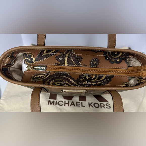 Michael Kors Emry medium top zip tote bag with a brown and gold paisley print - Picture 7 of 10